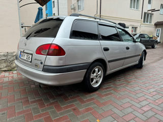 Toyota Avensis foto 3