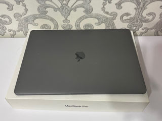 Vind MacBook Pro 15-inch, Space Grey/2.8 GHz/16GB/Radeon Pro 555/256 GB SSD, 2018