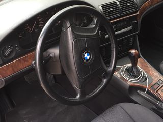 BMW 5 Series foto 6