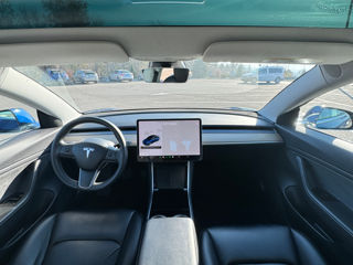 Tesla Model 3 foto 4