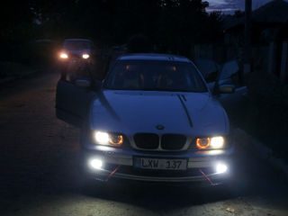 BMW 5 Series foto 2