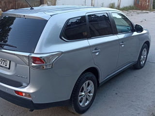 Mitsubishi Outlander foto 2