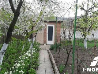 Vila la Tohatin  in apropiere de restaurantul ,,Hanul lui Vasile" , doi km.de la Chisinau. foto 5