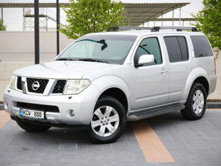 Nissan Pathfinder foto 1