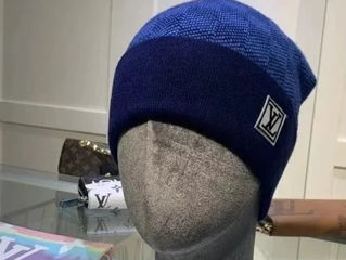 Caciula Louis Vuitton foto 3