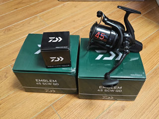 Vînd urgent 2 mulinete Daiwa Emblem foto 1