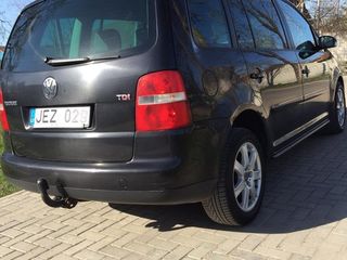 Volkswagen Touran foto 2