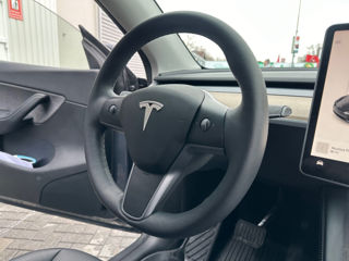 Tesla Model Y foto 13