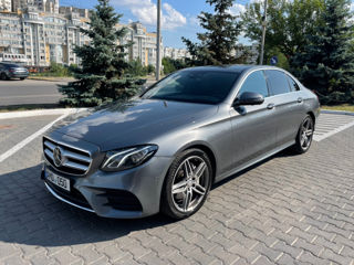 Mercedes E-Class foto 1