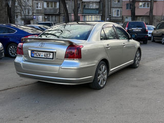 Toyota Avensis foto 4