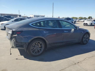 Tesla Model 3 foto 4