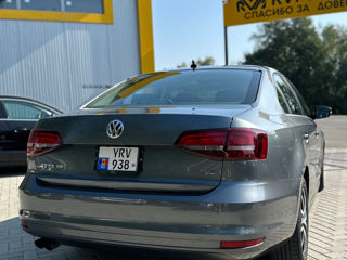 Volkswagen Jetta foto 4