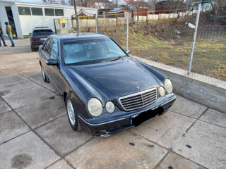 Mercedes E-Class foto 1