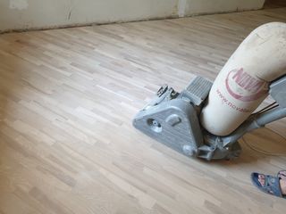 Raschetare parchet, instalare, restaurare parchet vechi, europrelucrare, instalare plinta. foto 1
