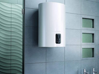 Boiler electric Ariston de perete cu instalare verticală foto 1
