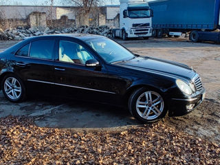 Mercedes E-Class foto 2