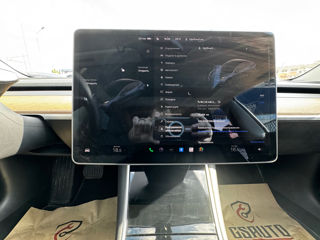 Tesla Model 3 foto 8