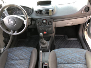 Renault Clio foto 8