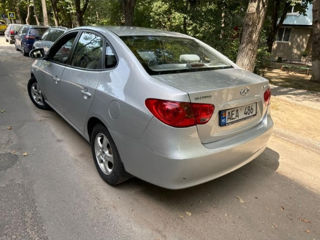 Hyundai Elantra foto 2