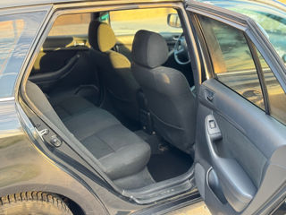 Toyota Avensis foto 7