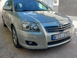 Toyota Avensis foto 2