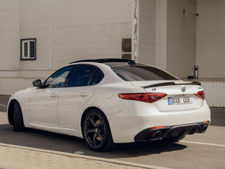 Alfa Romeo Giulia foto 2