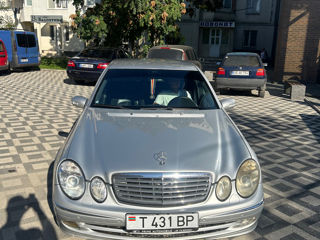 Mercedes E-Class foto 2