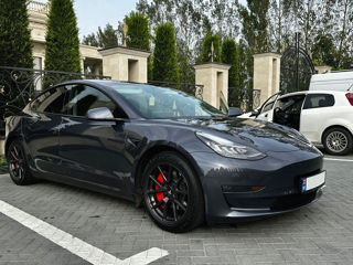 Tesla Model 3 foto 1