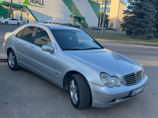 Mercedes C-Class foto 1