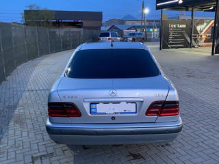 Mercedes E-Class foto 3