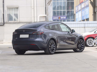 Tesla Model Y foto 2