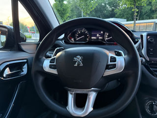 Peugeot 208 фото 5