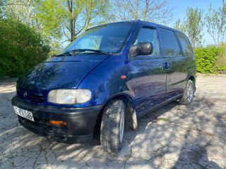 Nissan Serena foto 7