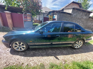 BMW 5 Series foto 6