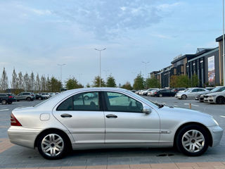 Mercedes C-Class foto 1