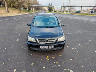 Opel Zafira foto 2