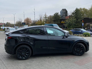 Tesla Model Y foto 5