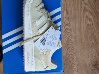 Vind Adidas Forum Low CL W  44 foto 1