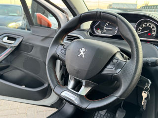 Peugeot 208 foto 9