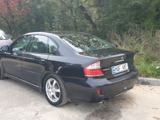 Subaru Legacy foto 2