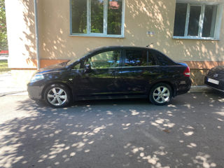 Nissan Tiida foto 2