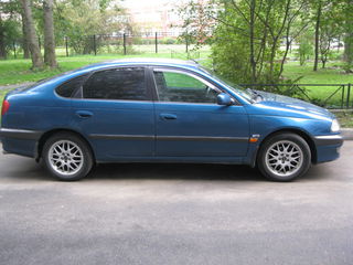 Toyota Avensis foto 2