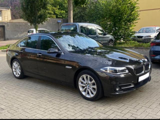 BMW 5 Series foto 10