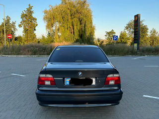 BMW 5 Series foto 3
