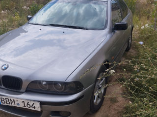 BMW 5 Series foto 1