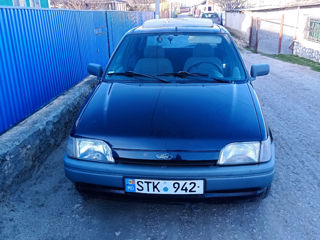 Ford Fiesta foto 10