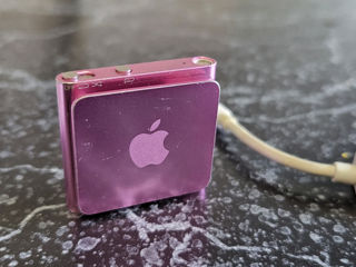 Se vinde Apple iPod Shuffle 4th Generation (A1373) 2GB roz