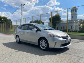 Toyota Prius v foto 10