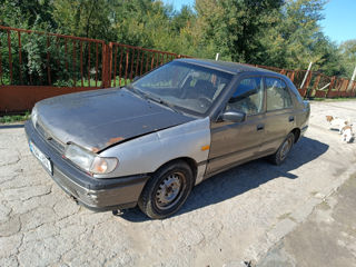 Nissan Sunny foto 8