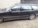 Mercedes E Class foto 2